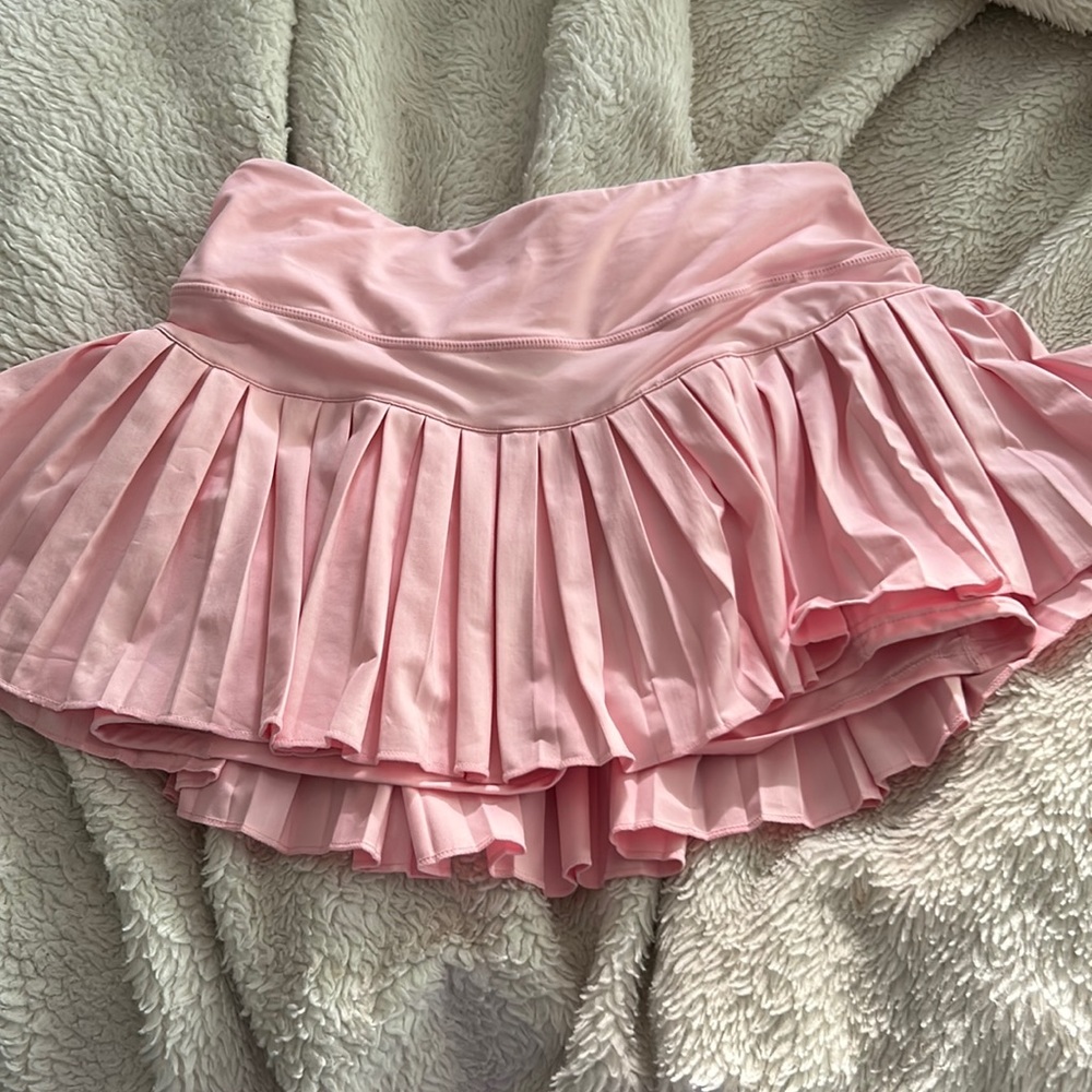 GOLDHINGE TENNIS SKIRT